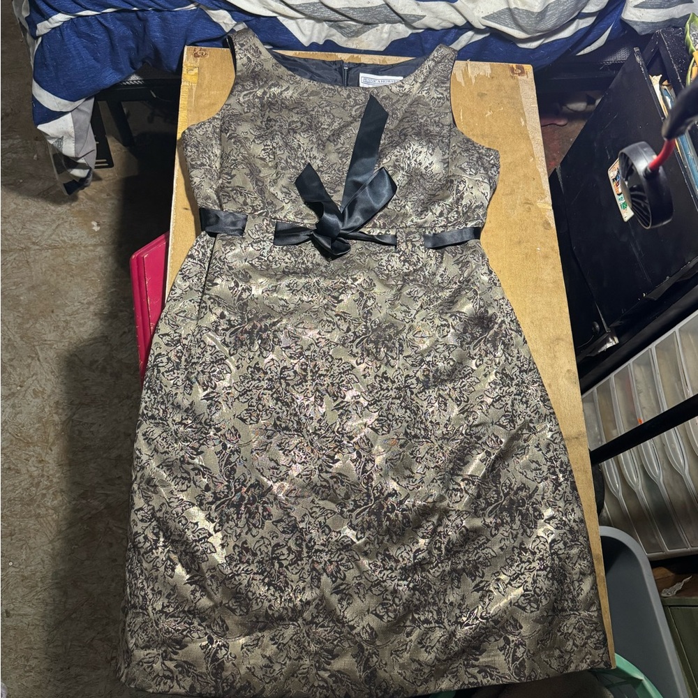 Jessica Howard Black & Gold Dress - Size: 16